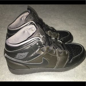 Nike Air Jordan 1 Mid BG Black Dark Grety